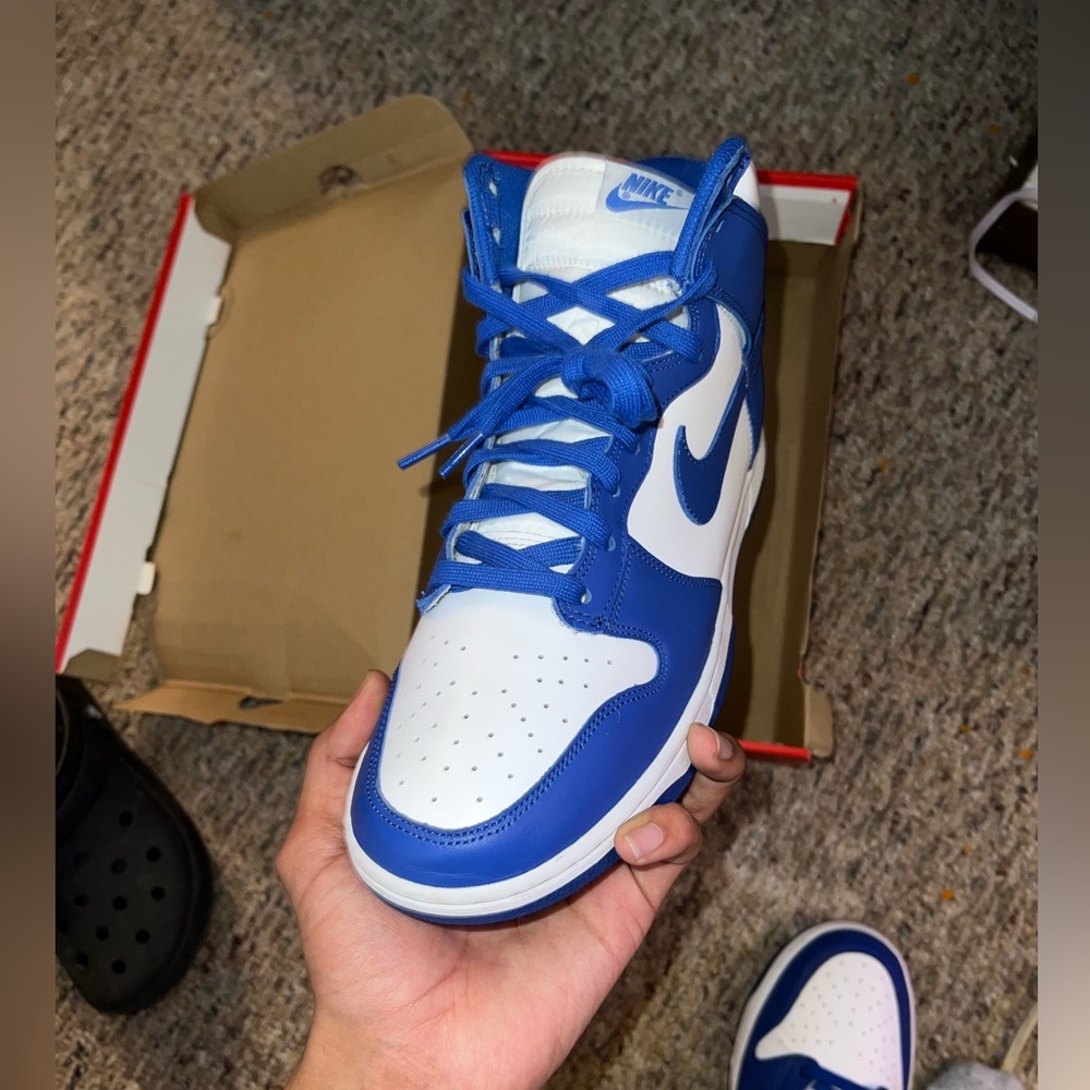 I’m selling my Sb Dunks cause I can’t fit them